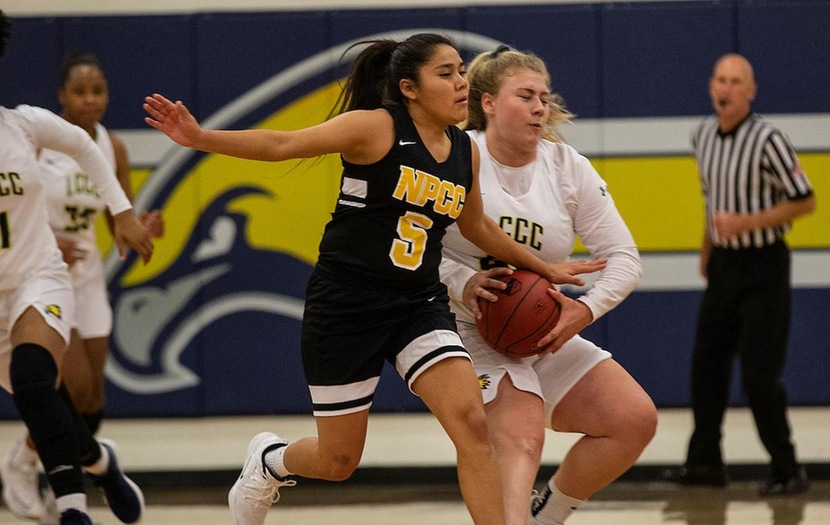 Golden Eagles Defeat Central Wyoming, 71-65
