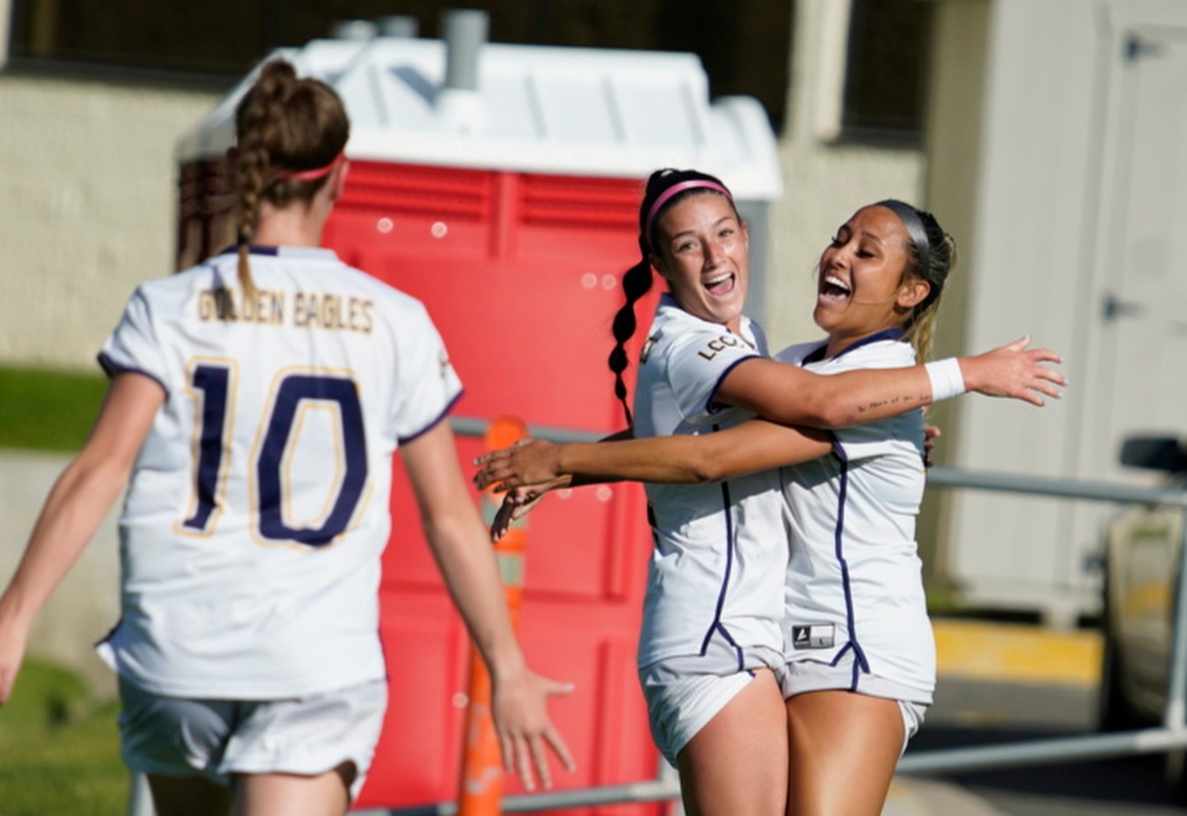 #19 LCCC advances to Region IX semifinals after 3-0 win over WNCC